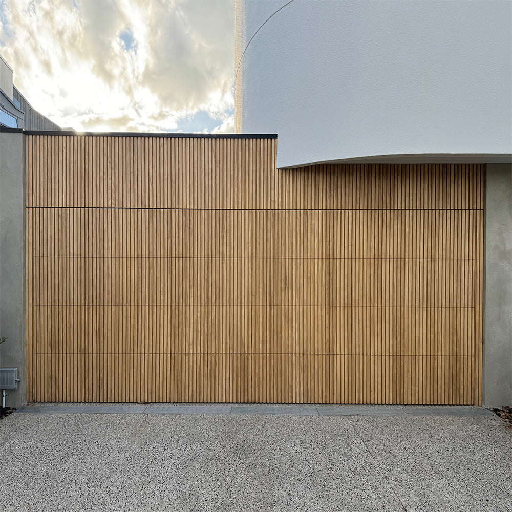 WOODFLEX Outdoor & Indoor Solid Hard Wood Slat Wall Ceiling Pool Fence Cladding - Oak - 2700mm x 545mm