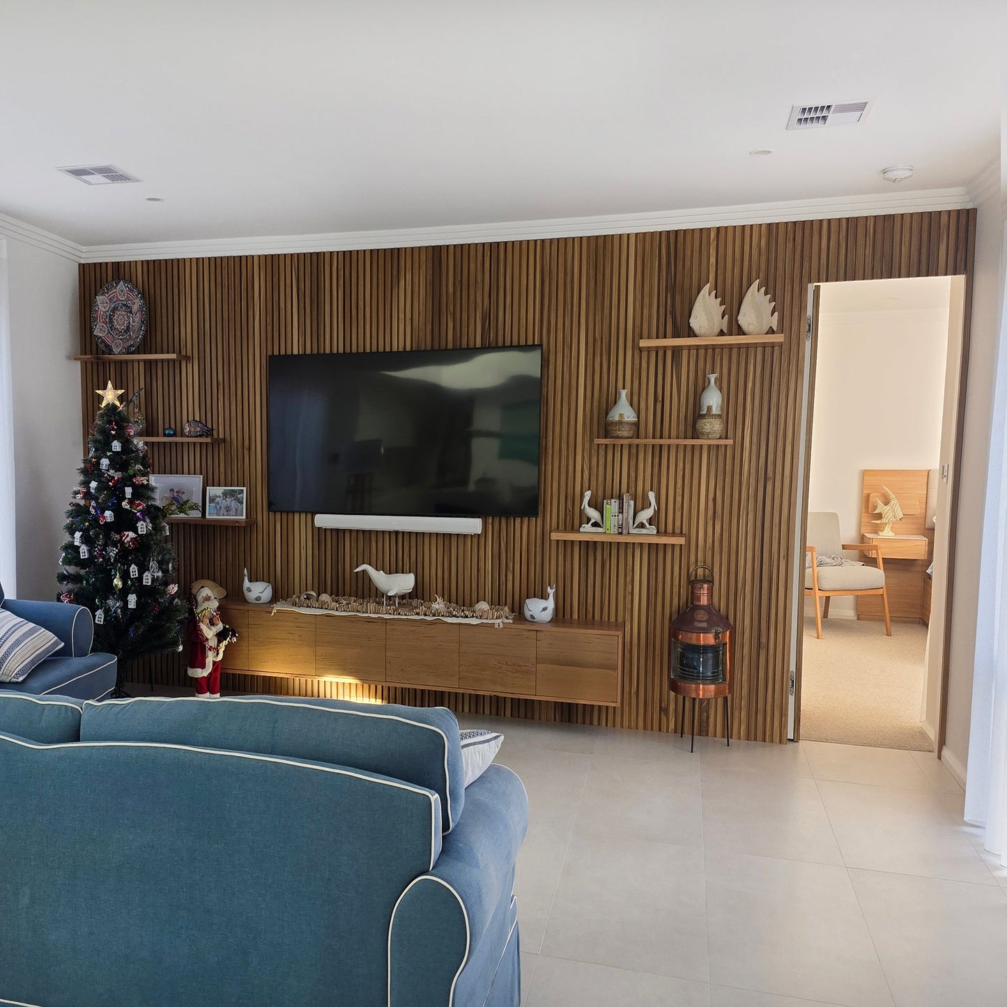 WOODFLEX Outdoor & Indoor Solid Hard Wood Slat Wall Ceiling Pool Fence Cladding - Oak - 2700mm x 545mm