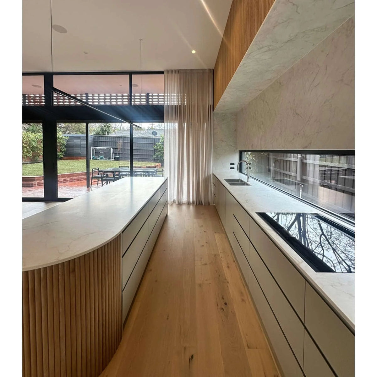 WOODFLEX Flexible Wooden Slat Wall Panel - Oak Veneer - 2700mm x 600mm - Half Round