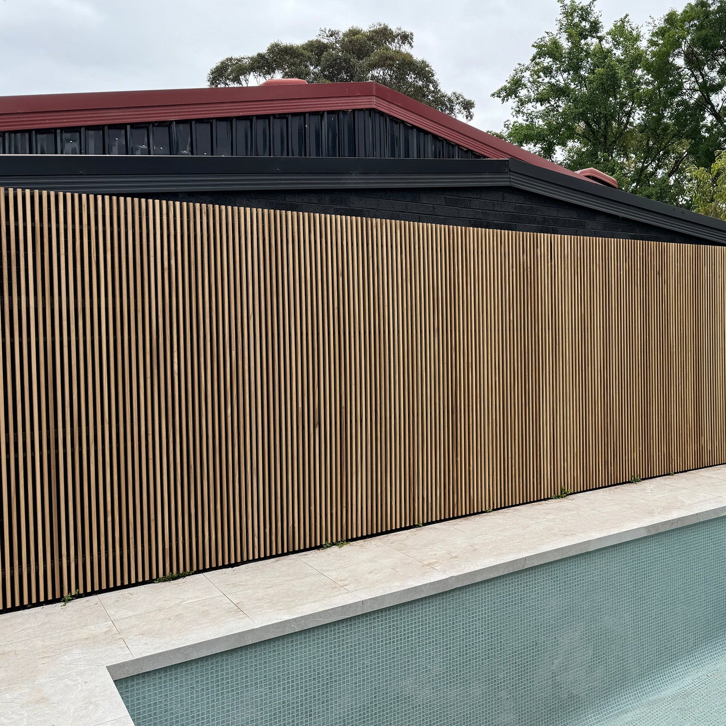 WOODFLEX Outdoor Hard Wood Slat Wall Fence Batten Screen Cladding - 2400mm x 600mm