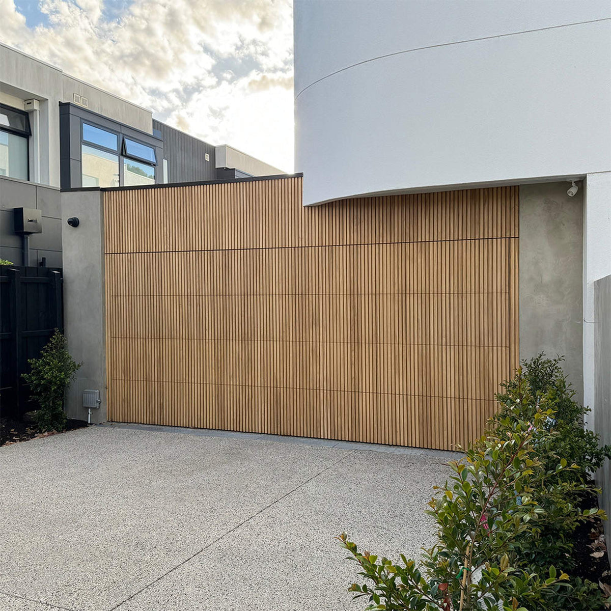 WOODFLEX Outdoor & Indoor Solid Hard Wood Slat Wall Ceiling Pool Fence Cladding - Paulownia - 2700mm x 545mm